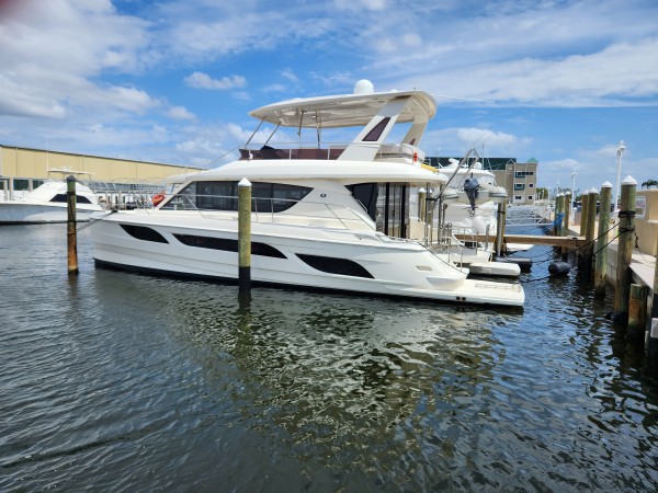 Used Power Catamaran for sale 2014 Aquila 48
