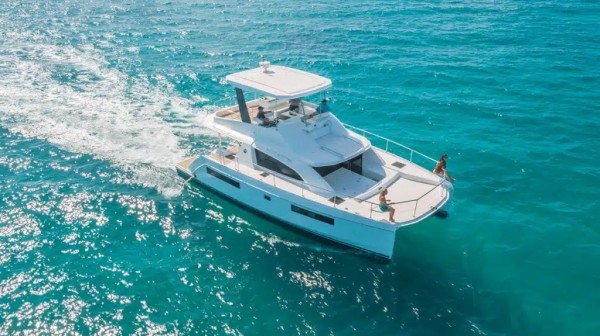 Used Power Catamaran for sale 2020 ROBERTSON & CAINE Leopard 43 PC