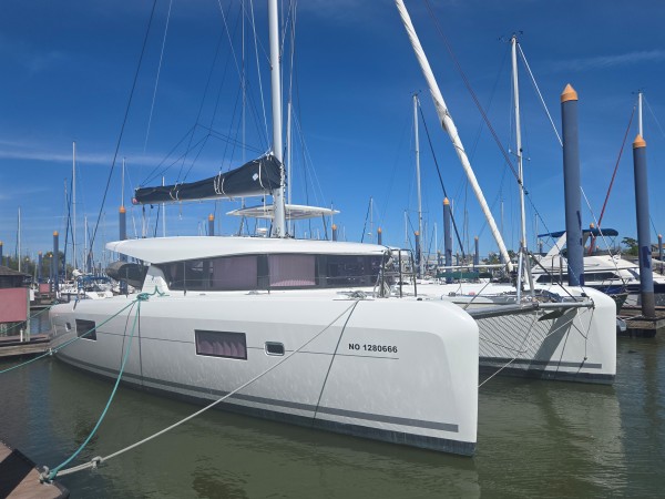 Used Sail Catamaran for Sale 2018 Lagoon 42 